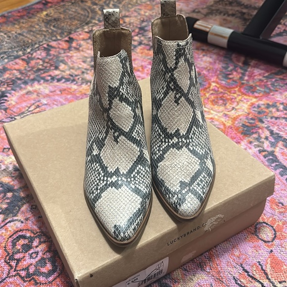 Lucky Brand Jabilo Snake Print Leather Block Heel Western Booties Size 6.5 - Picture 8 of 14